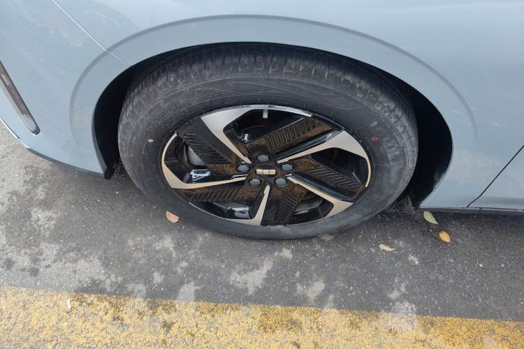 Used Geely Galaxy L6 2024 125km PLUS Dragon Edition Exterior 4