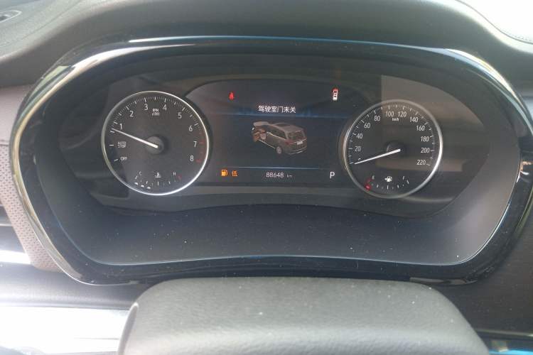 Used Buick GL8 2023 Land Executive Class Comfort Model