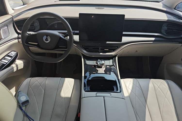 Used Denza D9 2022 DM-i 970 Four-Wheel Drive Flagship Model Center Console