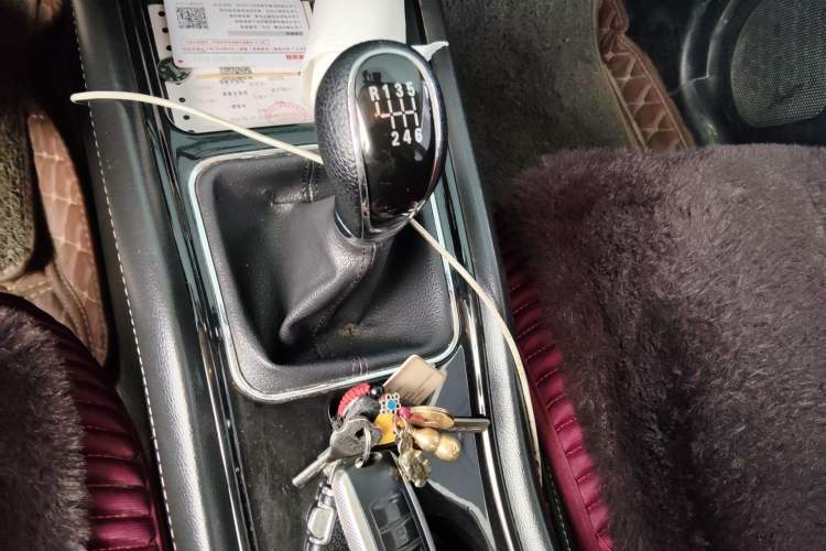 Used Dongfeng Fengon 580 2016 1.5T Manual Luxury Edition Gear Lever