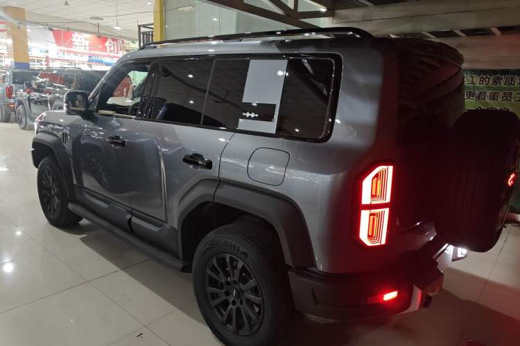 Used Formula Leopard Leopard 5 2023 Explore Edition