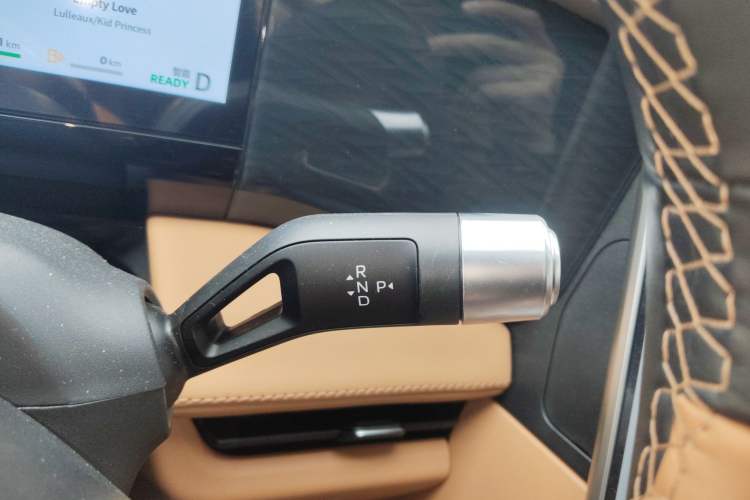 Used Geely Galaxy L7 2025 EM-i 115km Exploration+ Edition Gear Lever