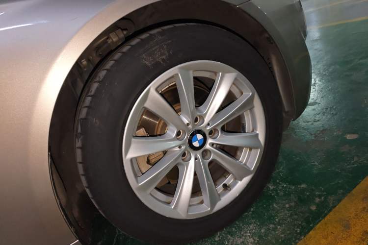 Used BMW 5 Series 2013 525Li Leading Model Right Front Wheel Hub