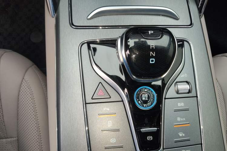 Used BYD Tang New Energy 2024 DM-i Glory Edition 112KM Prestige Model Gear Lever