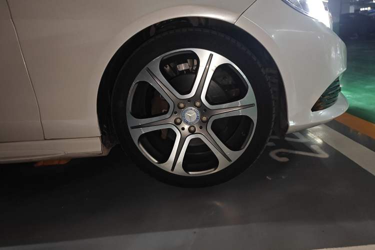 Used Mercedes-Benz E-Class 2012 E 260 L CGI Fashion Model