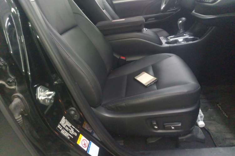 Used Toyota Highlander 2018 2.0T Four-Wheel Drive Luxury Version 7 Seats China VI Standard