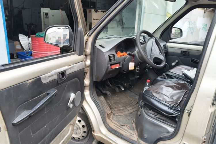 Used Wuling Rongguang 2011 1.2L Base Version
