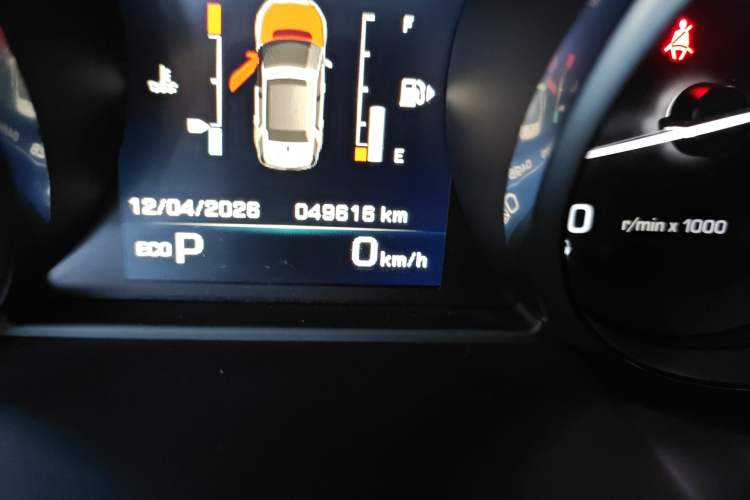 Used Land Rover Discovery Sport 2016 2.0T SE Odometer Close Up