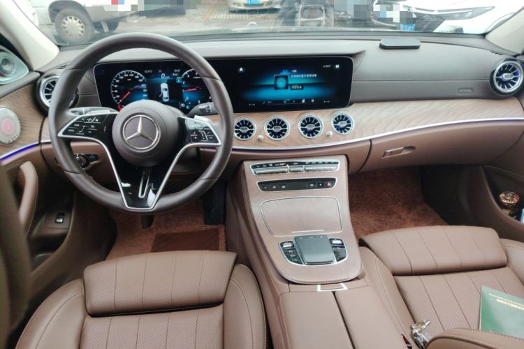 Used Mercedes-Benz E-Class 2022 Updated E 260 L Center Console