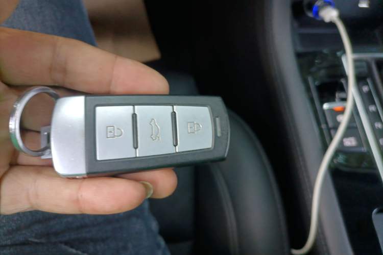 Used Sinotruk VGV U70 2020 1.5T Automatic Smart Luxury 7-Seater Interior 1