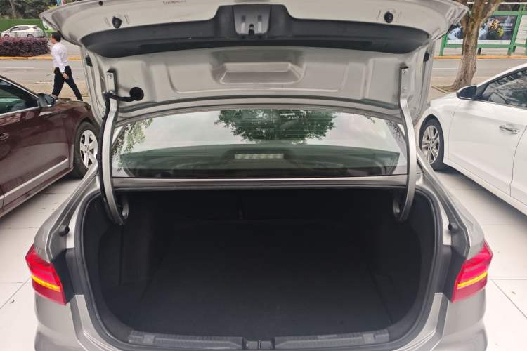 Used Volkswagen Lavida 2019 1.5L Automatic Comfort Edition China VI Standard Trunk