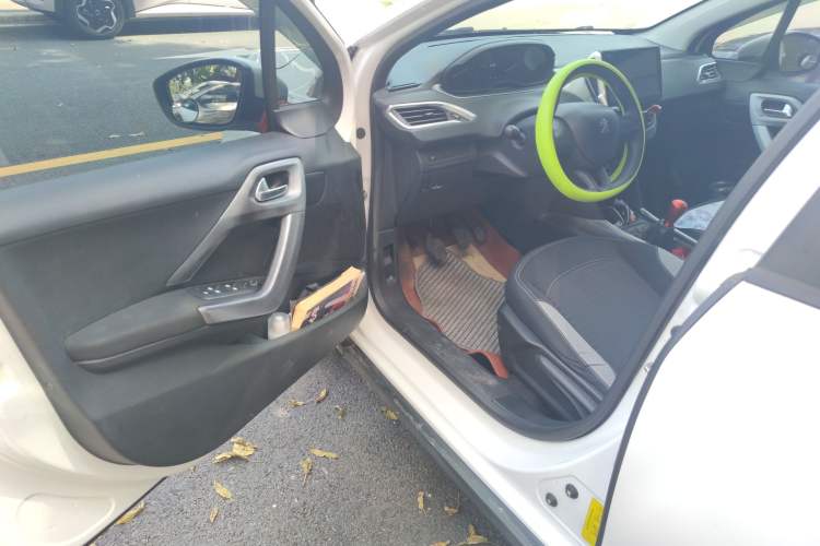 Used Peugeot 2008 2014 1.6L Manual Trend Edition