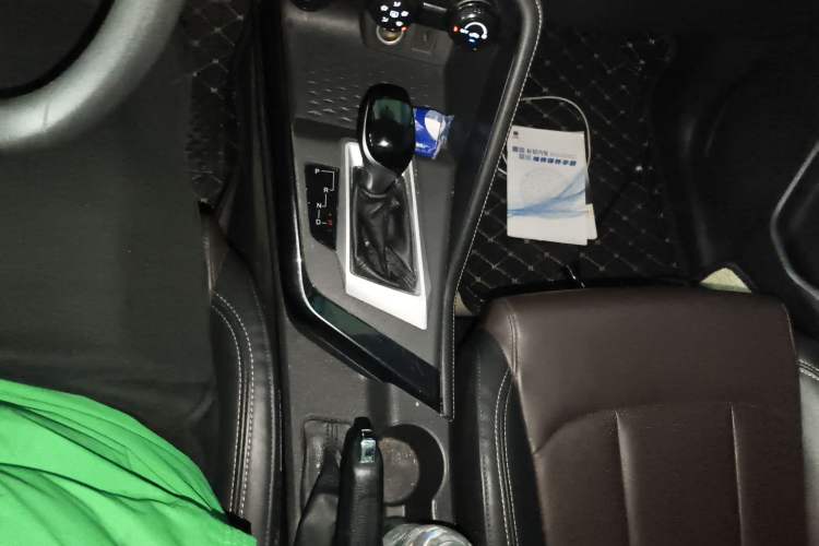 Used CHANGAN CS15 2019 1.5L Automatic Entry Model China VI Standard Gear Lever