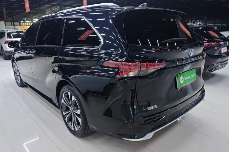 Used Toyota Granvia 2022 2.5L Hybrid Premium Edition Exterior 2