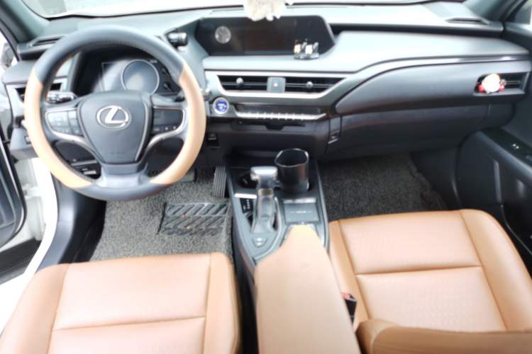 Used Lexus UX 2020 260h Explore-Cool Edition Center Console