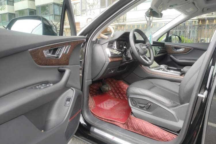 Used Audi Q7 2022 55 TFSI quattro S line Sport model Driver Seat