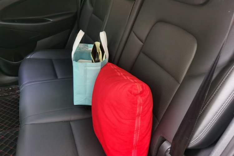 Used Hyundai Tucson 2015 2.0L Automatic Two-Wheel Drive Smart Version Left Rear Seat