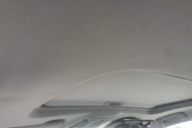 Used GAC Trumpchi GS5 2012 2.0L Automatic Two-Wheel Drive Luxury Edition Headliner