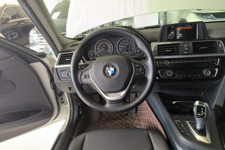 Used BMW 3 Series 2016 320Li Ambition Model
