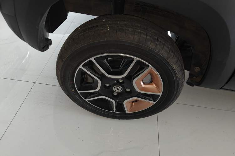 Used Dongfeng NAMMI BOX 2022 Revised Light Wind Edition 201 km Standard Version
