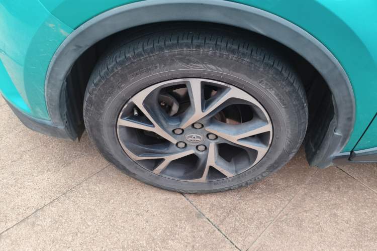 Used Toyota C-HR 2018 2.0L Luxury Sunroof Version China VI Standard