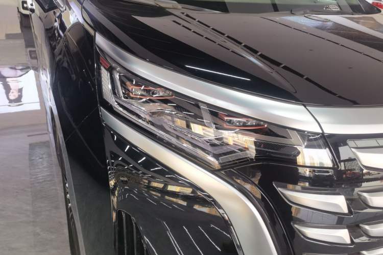 Used Denza D9 2022 DM-i 970 Four-Wheel Drive Prestige Model Right Front Headlight