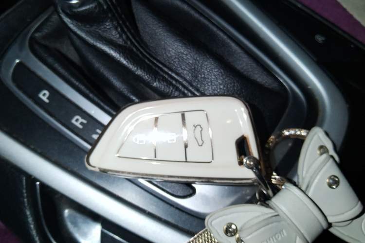 Used Ford Edge 2016 EcoBoost 245 Two-Wheel-Drive Titanium 5-Seater Vehicle Key