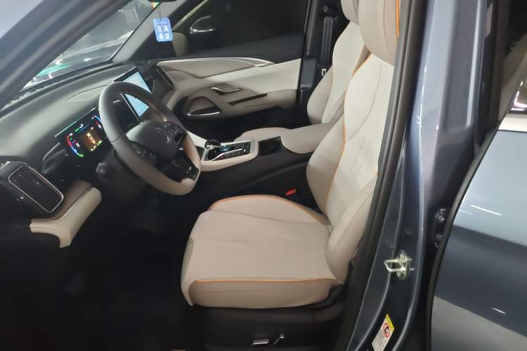 Used BYD Song Pro New Energy 2024 HONOR Edition DM-i 71KM Navigation Model
