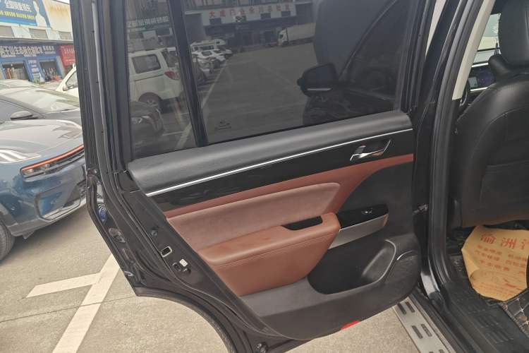 Used GAC Trumpchi GS8 2017 320T Two-Wheel Drive Luxury Smart Connectivity Version (7 Seats)