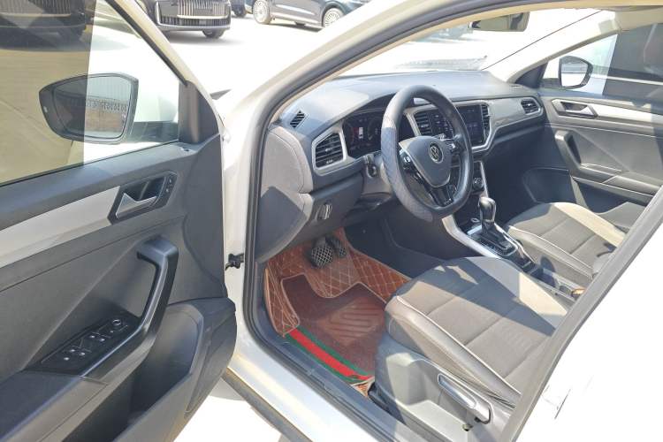 Used Volkswagen T-ROC 2022 280TSI DSG Two-Wheel Drive Elite PLUS Driver Seat