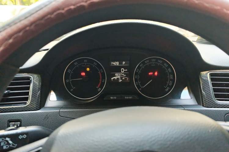 Used Skoda Rapid Spaceback 2016 Revised 1.6L Automatic Smart Drive Version Odometer Close Up