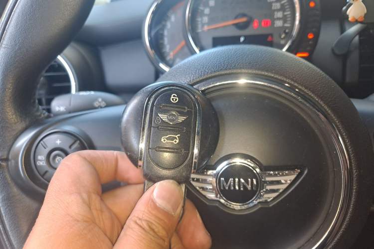 Used MINI 2016 1.2T ONE Pioneer Edition Vehicle Key