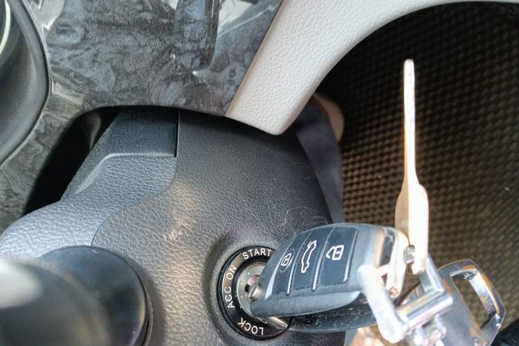 Used JAC Refine M4 2016 2.0L Manual Luxury Version