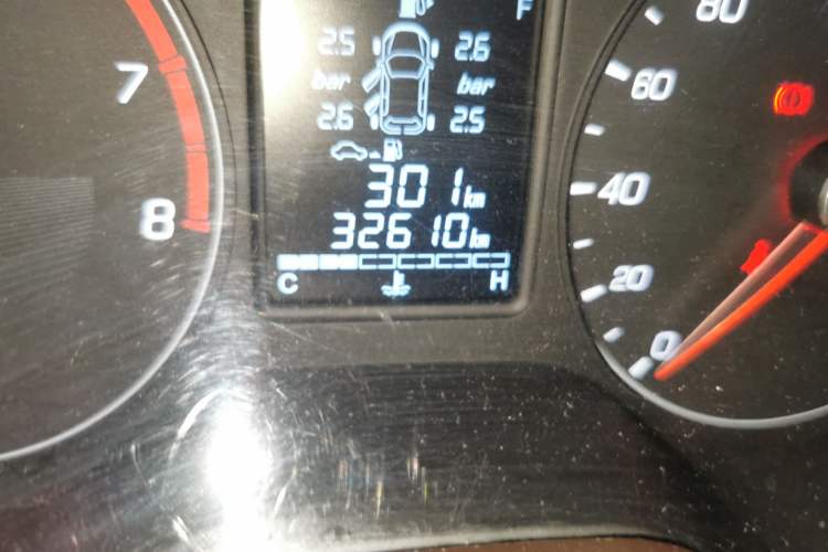 Used Baojun 310W 2017 1.5L Manual Fashion Edition China VI Odometer Close Up