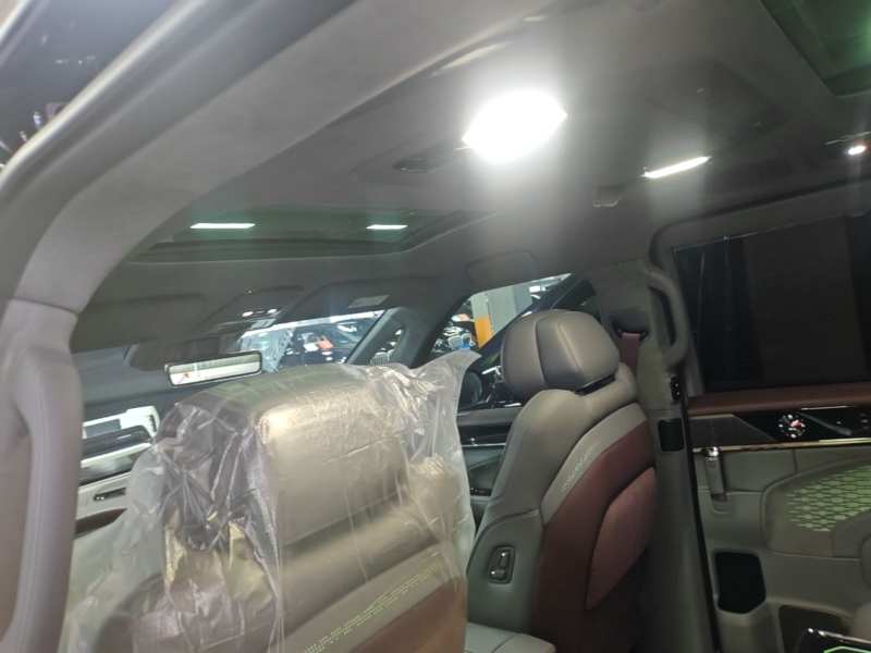 Used Zeekr 009 2024 Six-Seat Executive Version 4WD 108 kWh — 17
