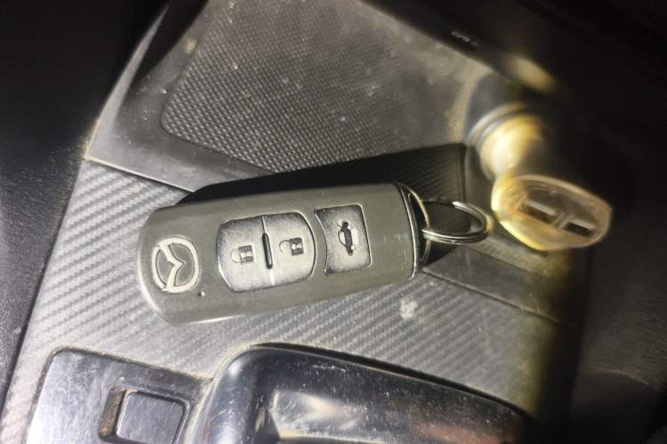 Used Mazda 3 Axela 2016 Sedan 1.5L Automatic Comfort Model
