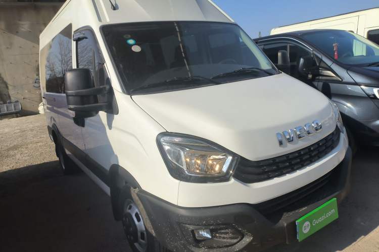 Used Iveco Eurocargo 2021 2.0T Manual Super Rui Long Wheelbase Short Overhang High Roof Side-Sliding Door F1A