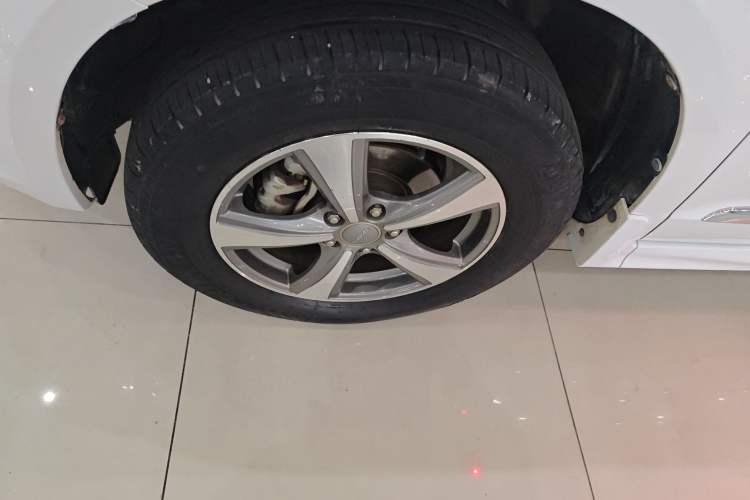 Used Haval H6 2015 Upgraded Model 1.5T Manual Two-Wheel Drive Elite Version Left Front Wheel Hub