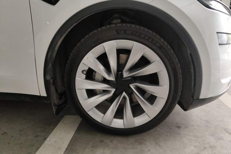 Used Tesla Model Y 2025 Updated Version Long-Range All-Wheel Drive Right Front Wheel Hub