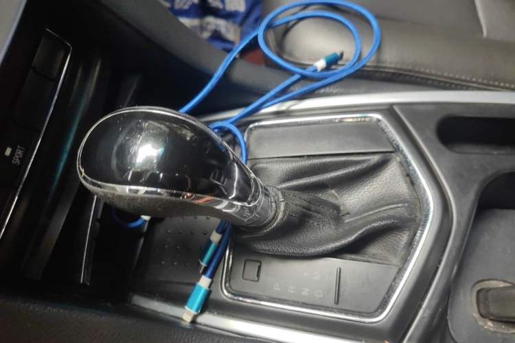 Used JMC Yusheng S350 2013 2.4T Automatic 2WD Diesel Luxury Edition 5 Seats
