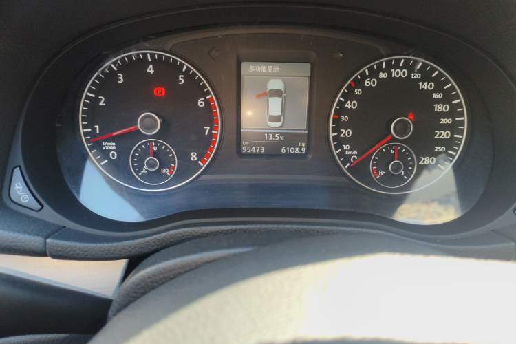 Used Volkswagen Passat 2014 1.8TSI DSG Prestige Navigation Edition Odometer Close Up