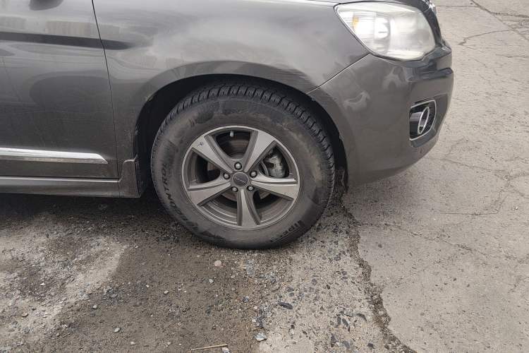 Used Haval H6 2013 Upgraded Model 2.4L Automatic Two-Wheel Drive Elite Version Right Front Wheel Hub