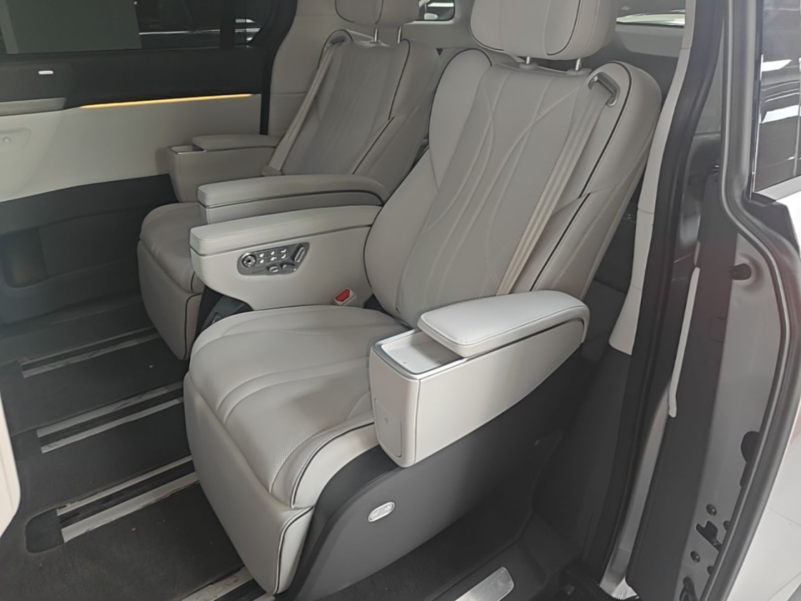 XPeng X9 2025 702 Four-Wheel Drive High-Performance Max — снимка 20