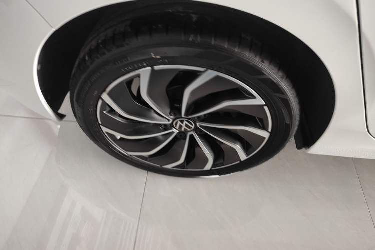 Used Volkswagen Golf 2023 Facelift 280TSI DSG Pro Right Rear Wheel Hub