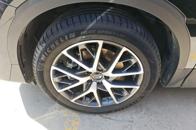 Used GAC Trumpchi GS8 2022 Linghang Series 2.0 TGDI Two-Wheel-Drive Luxury Smart Connectivity Version (7 Seats) Left Front Wheel Hub