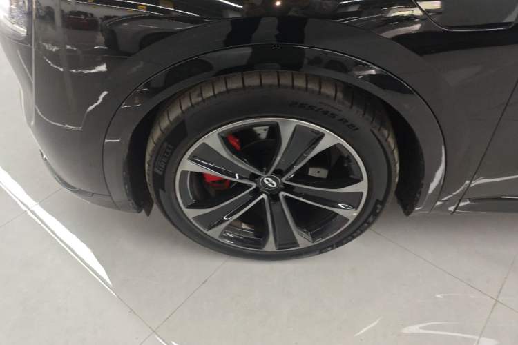 Used Hima AITO M8 2025 Extended-Range Max Version 37 kWh 6-Seater Left Front Wheel Hub