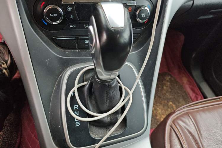 Used Ford Kuga 2013 1.6L GTDi Two-Wheel-Drive Trend Model Gear Lever