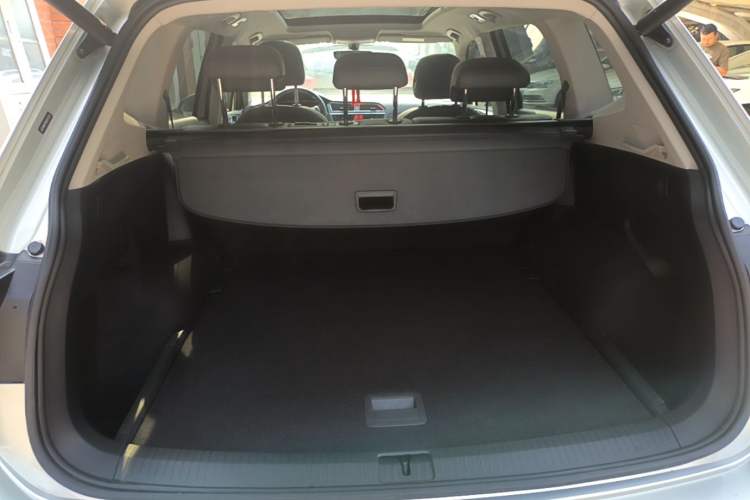 Used Volkswagen Tiguan L 2021 330TSI Automatic Two-Wheel Drive R-Line Enhanced Edition
