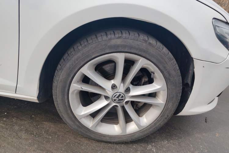 Used Volkswagen FAW-Volkswagen CC 2011 1.8TSI Luxury Model Right Front Wheel Hub