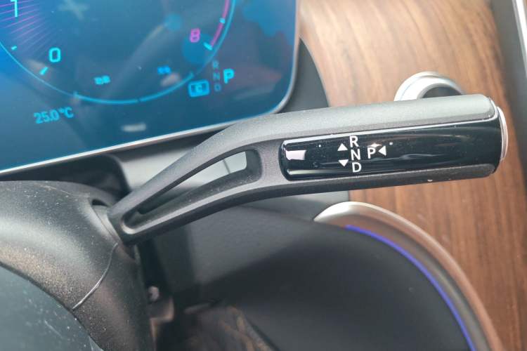 Used Mercedes-Benz GLC 2024 GLC 300 L 4MATIC Dynamic Edition 5-seater Gear Lever